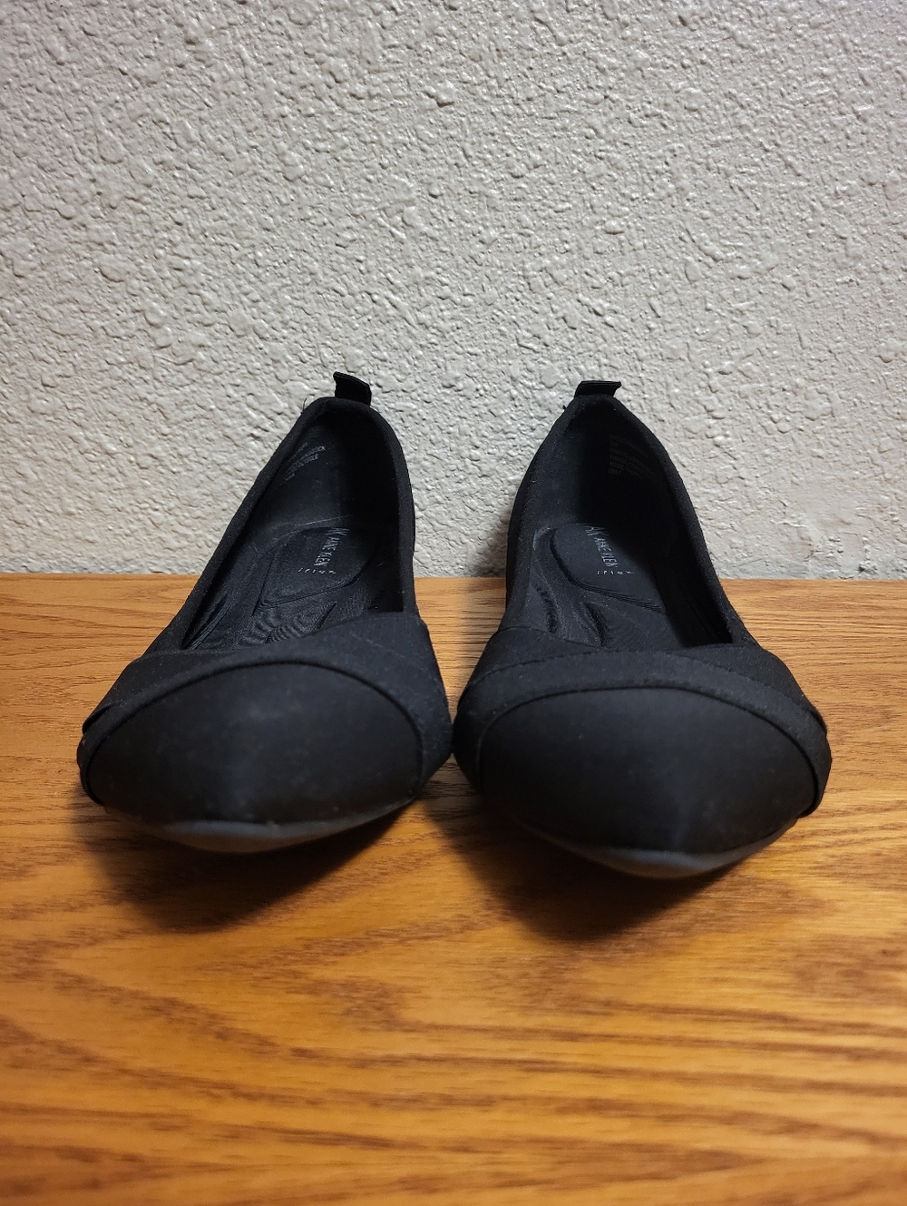 Anne Klein Black Ozzie Pointed Toe Flats Size 9M - Picture 6 of 10